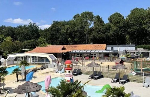 Saint-Laurent-de-Medoc RV Rental | 29 m² Mobile home ∙ 2 bedrooms ∙ 4 guests