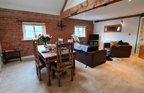 Burton on Trent Apartment | 29 The Malthouse with free secure parking
