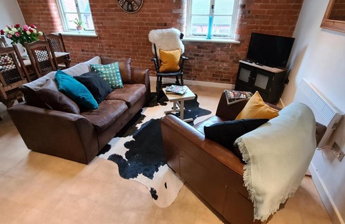Burton on Trent Apartment | 29 The Malthouse with free secure parking