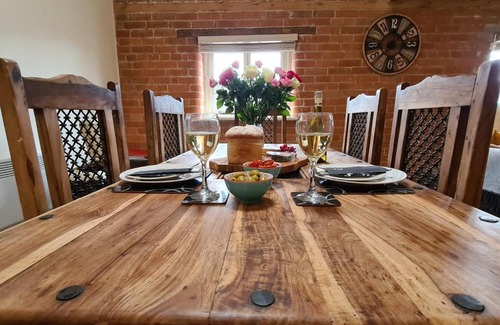 Burton on Trent Apartment | 29 The Malthouse with free secure parking