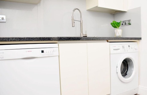 Stanwell House | (29EW-11) Dreams Serviced Accommodations- Staines/Heathrow