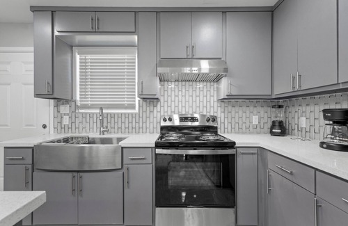 Brownsville Apartment | 2B/1B apartment B in wonderful Brownsville with AC