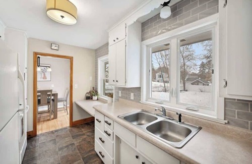 Elk River House | 2B-2B-1LVL-Midterm Stays-Parks-Pets Welcome