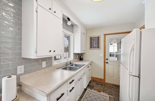 Elk River House | 2B-2B-1LVL-Midterm Stays-Parks-Pets Welcome