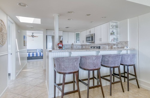 Southend Condo | 2b/2b Beachfront Oceanview with POOL