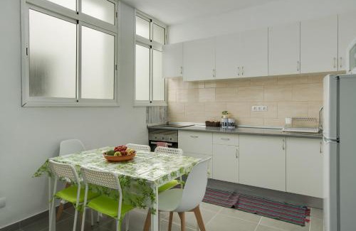 Vecindario Apartment | 2b El Amore