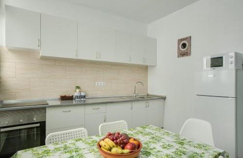 Vecindario Apartment | 2b El Amore