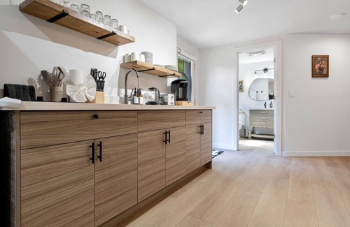 Bryn Mawr-Skyway House | 2b1b Gorgeous Lake View Unit close to Airport