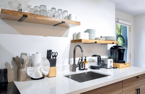 Bryn Mawr-Skyway House | 2b1b Gorgeous Lake View Unit close to Airport