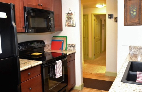 Seaside Condo | 2Bd/1Ba Newly Remodeled Condo 2 blocks to Beach/Convention Ctr/Downtown