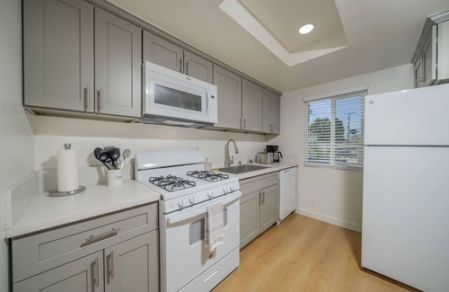 Alhambra Condo | 2BD/2BA Apartment near DT Alhambra