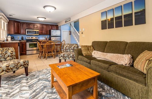 The Galena Territory Cottage | 2BD/2BA Cottage w/ Clubhouse access including pools, spa, game room. W/D in unit