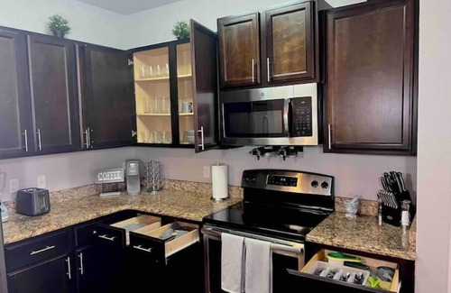 Ocoee Apartment | 2BD Apt+Lake/FountainView+Balcony, Resort Style Pool, Wi-Fi, Desk, Gym, Kitchen