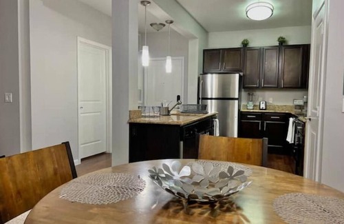 Ocoee Apartment | 2BD Apt+Lake/FountainView+Balcony, Resort Style Pool, Wi-Fi, Desk, Gym, Kitchen