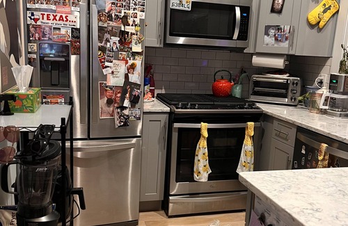 The Heights Condo | 2bed/2ba MAXIMALIST Close to NYC in fantastic Jersey City