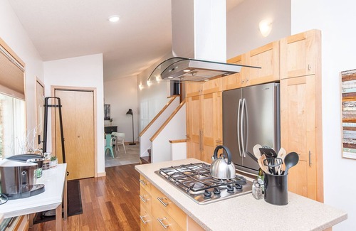 Rochester House | 2bed/2bath Large bright and comfortable home