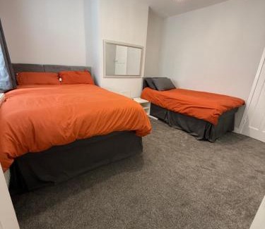 Kingswinford Apartment | 2Bed Contractor & Family Stay Kingswinford DY6