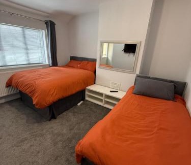 Kingswinford Apartment | 2Bed Contractor & Family Stay Kingswinford DY6