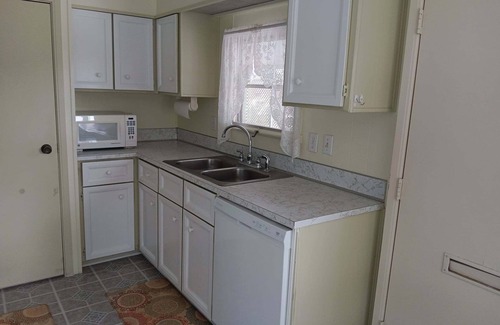 Venice House | 2bedroom 2 bath home with great amenities and location