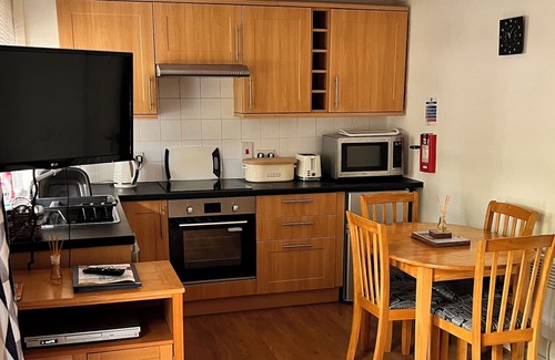 Lelant Ski Chalet | 2bedroom granite bungalow style cottage situated about 3 miles from St Ives Town