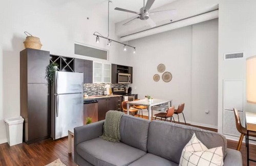 Central Business District Apartment | 2Bedroom in CBD Near Over-the-Rhine +Pool & Wi-Fi