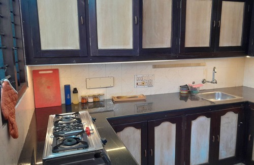 Edapalli House | 2BHK Residence - Prime Location in Kochi with WiFi, AC