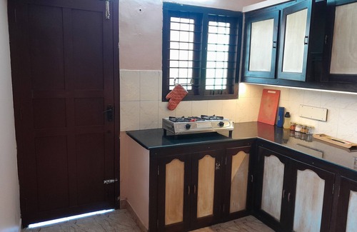 Edapalli House | 2BHK Residence - Prime Location in Kochi with WiFi, AC