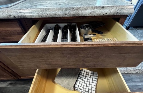 Powderly Apartment | 2BR/2BA Apt, near Paris, Pat Mayse Lake, 10 min from Choctaw Casino in Grant OK