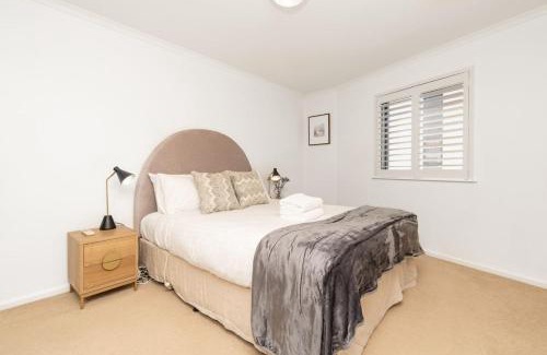 Griffith Apartment | 2BR 2BA Apt with Dedicated Workspace and Free parking - Hosted by CanStay