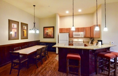 Lake Delton Condo | 2BR/2BA Deluxe Suite - Free Waterpark Passes! Big Savings!