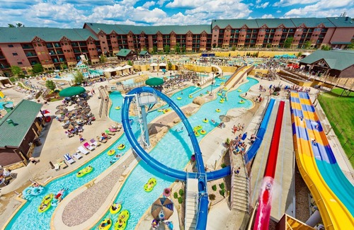 Lake Delton Condo | 2BR/2BA Deluxe Suite - Free Waterpark Passes! Big Savings!
