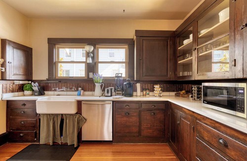 Kerns House | 2BR/2BA Portland Craftsman Central Location