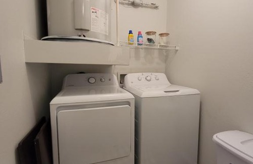 West Arlington Apartment | 2BR 2BA w attached garage minutes FROM OUTLET SHOPPING SIXFLAGS HURRICANE HARBOR TEXAS LIVE AT&T stadium!