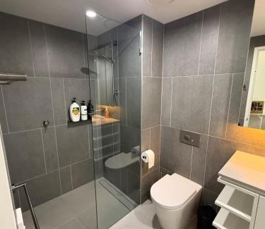 Reid Apartment | 2BR-2BR-1Car-Sleeps 6 CBD Pool