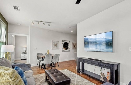 King William Apartment | 2BR Airy Getaway|Near Downtown|Pool|Gym