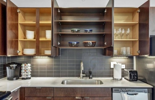 King William Apartment | 2BR Airy Getaway|Near Downtown|Pool|Gym