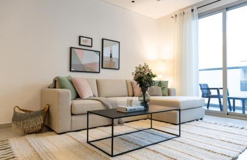 Jumeira 3 Apartment | 2BR API 1000 Community View Jumeirah