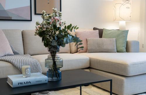 Jumeira 3 Apartment | 2BR API 1000 Community View Jumeirah