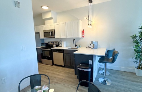 Elizabeth Apartment | 2BR apt near EWR 8306