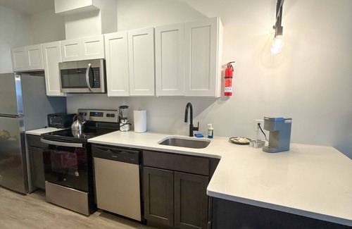 Elizabeth Apartment | 2BR apt near EWR 8306