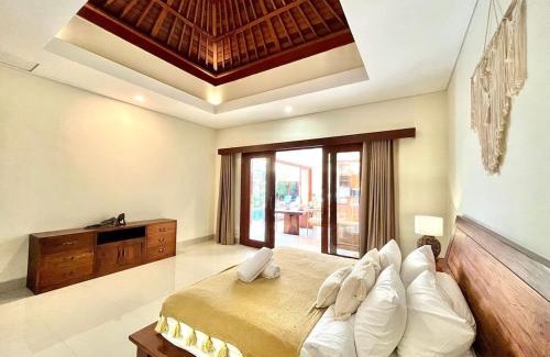 Berawa Villa | 2BR Canggu Tropical Escape Villa 5Mins to Finns