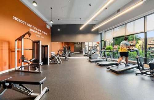 River North Hotel | 2BR City Escape Bright Sleek Spacious