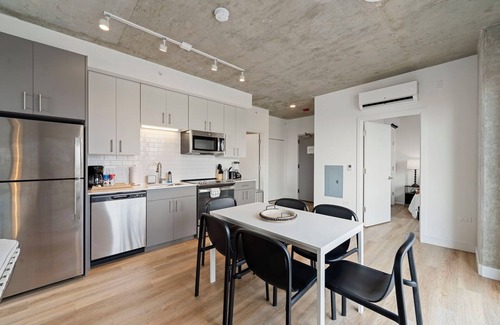 River North Hotel | 2BR City Escape