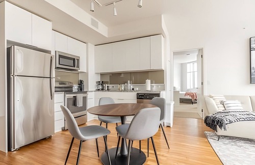 West Bellevue Apartment | 2BR | Gym, Rooftop & Pool | Bellevue | Sophari A