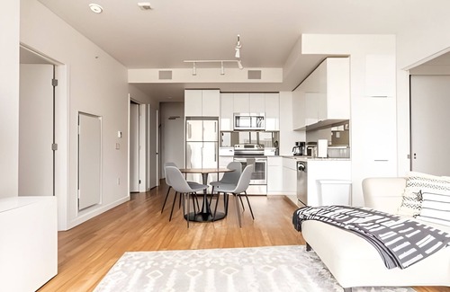 West Bellevue Apartment | 2BR | Gym, Rooftop & Pool | Bellevue | Sophari A