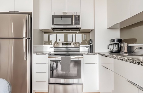 West Bellevue Apartment | 2BR | Gym, Rooftop & Pool | Bellevue | Sophari A