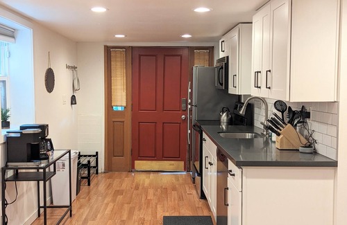 Fremont Apartment | 2BR in heart of Seattle, close to Downtown & UW. Parking on site!