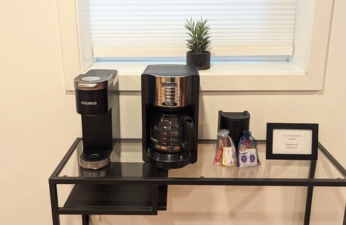 Fremont Apartment | 2BR in heart of Seattle, close to Downtown & UW. Parking on site!