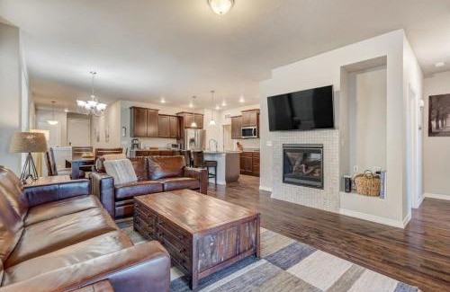 Rockrimmon House | 2BR Mtn Views USAF Academy Newly Build Central AC