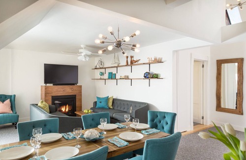 Historic Hill Apartment | 2BR, Newport Escape, A/C, WiFi, Parking, Fireplace, 2 Blocks to Thames, Views